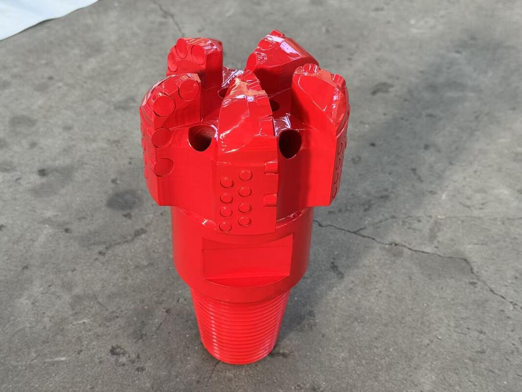 165 mm 5 lâminas PDC Brincar Bit Eficiência aprimorada Estrutura de múltiplas lâminas Ferramenta de perfuração eficiente