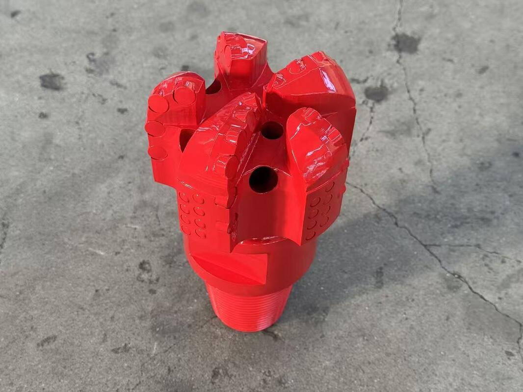 165 mm 5 lâminas PDC Brincar Bit Eficiência aprimorada Estrutura de múltiplas lâminas Ferramenta de perfuração eficiente